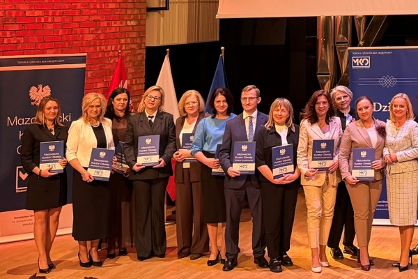 Uroczystość wręczenia odznaczeń i&nbsp;nagród dla zasłużonych nauczycieli.